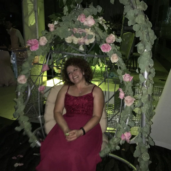 Meet your Posher, Sandra - Picture 1 of 2